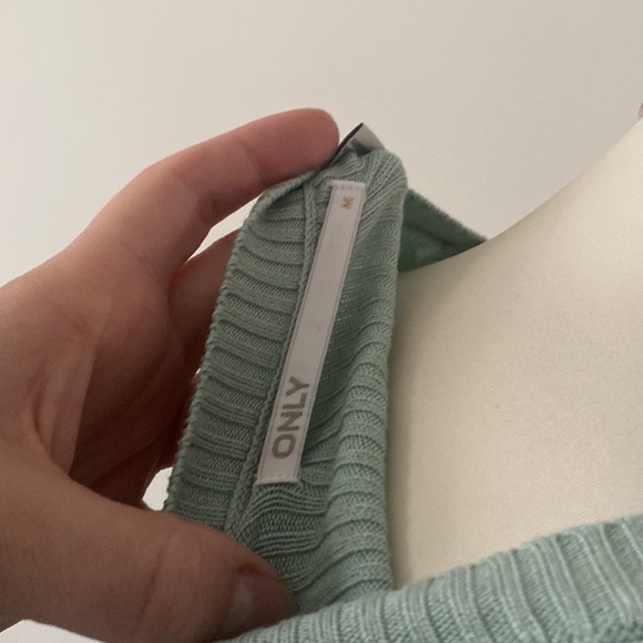 ONLY Cut Out Light Long Sleeve medium 🐬 - Picture 4 of 4